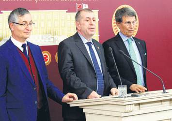 MHP'de Özdağ istifa edip kurultay çağrısı yaptı