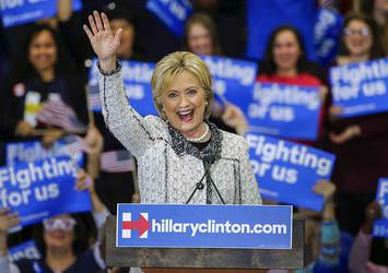 Hillary Clinton Güney Carolina'dan zaferle çıktı