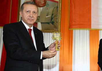 Erdoğan'a Abidjan'ın altın anahtarı takdim edildi