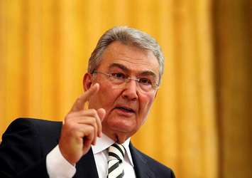 Deniz Baykal, istifa çağrısını yineledi