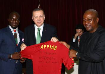 Erdoğan'a Gana'da sürpriz hediye