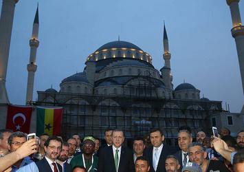 Erdoğan Gana Millet Camisi'ni ziyaret etti