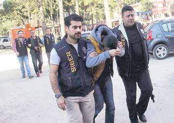Dolandırıcı gazetecilerle dalga geçti!