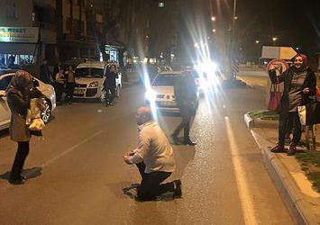 Evlenme teklifi için yolu trafiğe kapattı