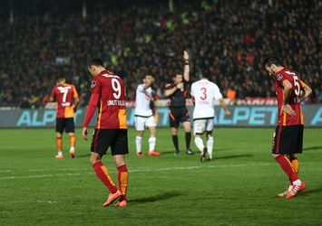 Galatasaray'a bir kötü haber daha!