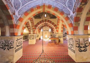 Üç mabet bir medeniyet