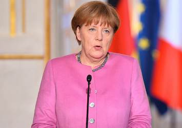 Rusya'nın hedefinde Merkel var!