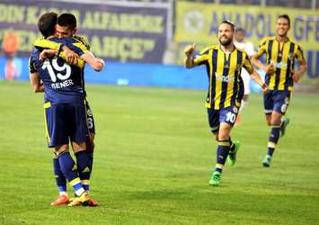 Fenerbahçe zorlu deplasmanda 3 puanı 3 golle aldı