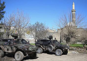 Sur'da 14 kişi güvenli bölgeye alındı