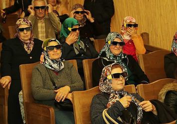 'Çapalarını bırakıp' sinemaya gittiler