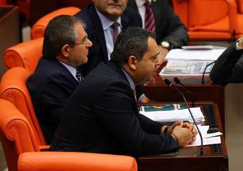 CHP'li vekil TBMM'de şarkı söyledi