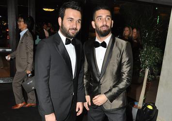 Arda Turan'dan fotoğraflı jest!