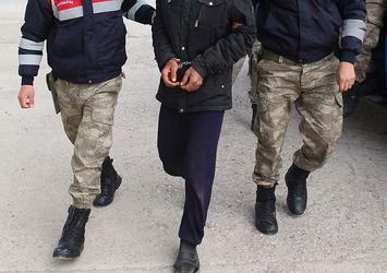 Hakkari'de bir terörist teslim oldu