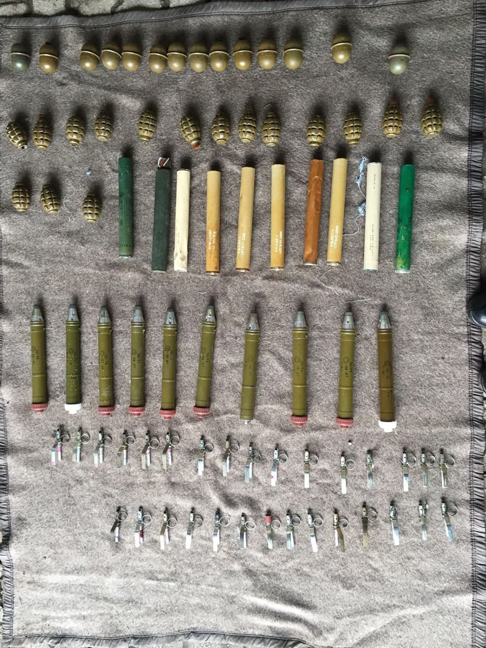 Cizre'de cephanelik gibi terörist - 1