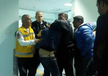 Kız arkadaşına kızdı polisi bıçakladı
