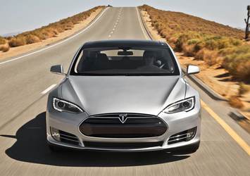 Tesla’nın gözü yarış pistlerinde