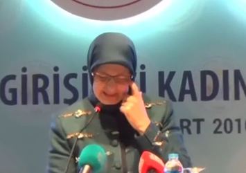 Bakan Sema Ramazanoğlu gözyaşlarına hakim olamadı