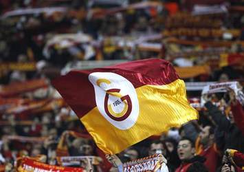 Galatasaray taraftarından manidar tezahürat!