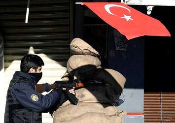 Diyarbakır'da çatışma: 1 terörist öldürüldü, 1'i yaralı ele geçirildi