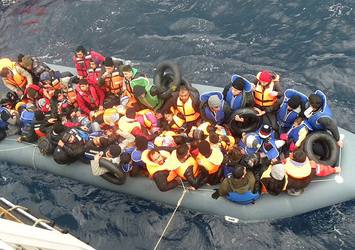 Çeşme'de 370 göçmen kurtarıldı