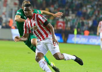 Antalyaspor 3 puanı 3 golle aldı