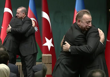 Kardeş kucaklaşması