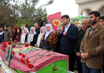 Terörist cenazesine katılan HDP'li vekilden haddini aşan sözler