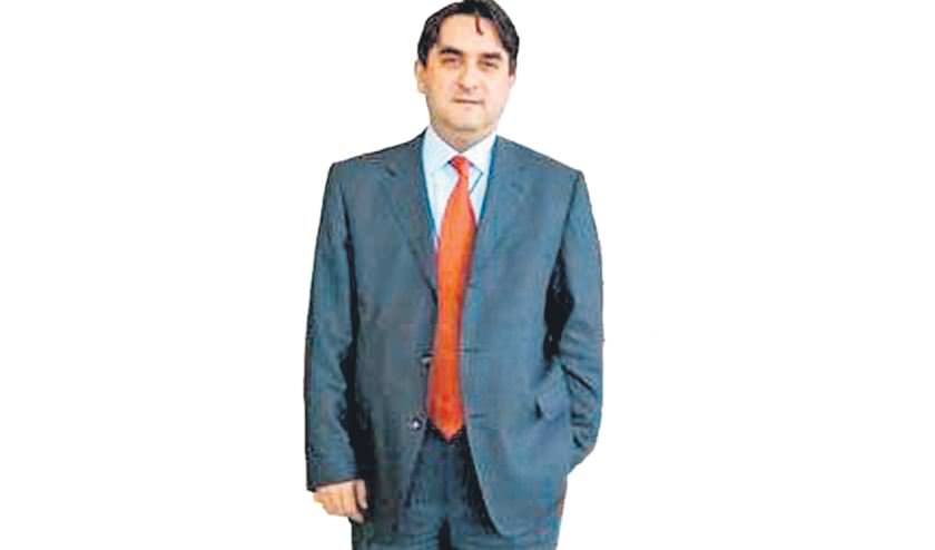 Firari doktordan 'sır' dolu imza