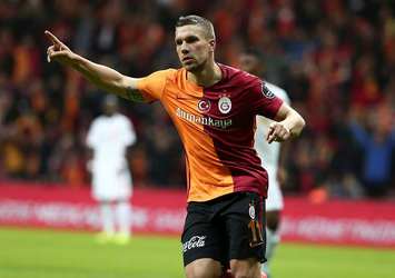Podolski'den Fenerbahçe'ye gönderme