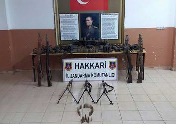 Çukurca'da mağarada yapılan aramada PKK'ya ait silah ve mühimmat ele geçirildi