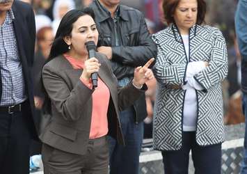 HDP'liler "bugün" halay çekip kutlama yaptı