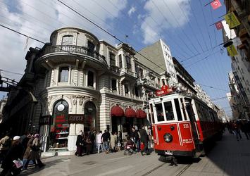 İstiklal Caddesi yayalara açıldı