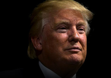 Binlerce kişi Donald Trump'u protesto etti!