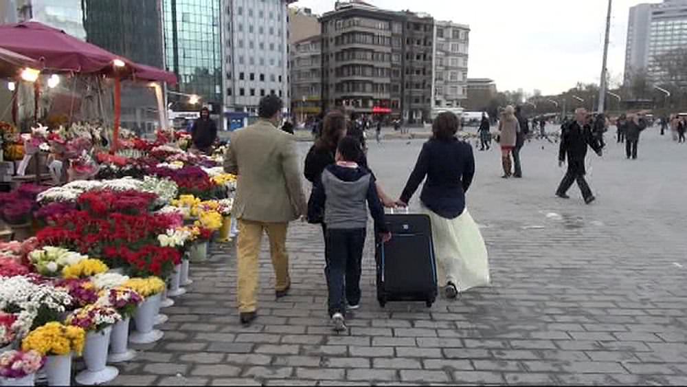 Taksim Meydanı'nda şüpheli valiz paniğe neden oldu - 2
