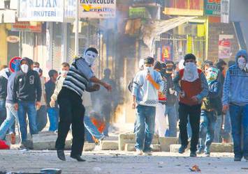 PKK, her evden bir erkek çocuk peşinde!
