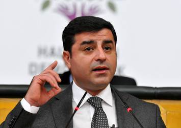 Demirtaş'ın kafaya bak!