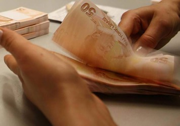 Çalışan emekliye 381 lira