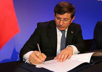 Başbakan Davutoğlu Ürdün ziyaretinde 10 anlaşma imzalayacak