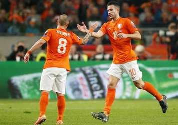 Van Persie: Sneijder Türkiye'den ayrılmak istiyor