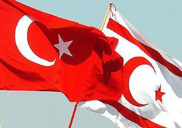 KKTC'de bayraklar değişti