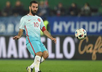 Arda Turan'dan Gökhan Gönül'e destek