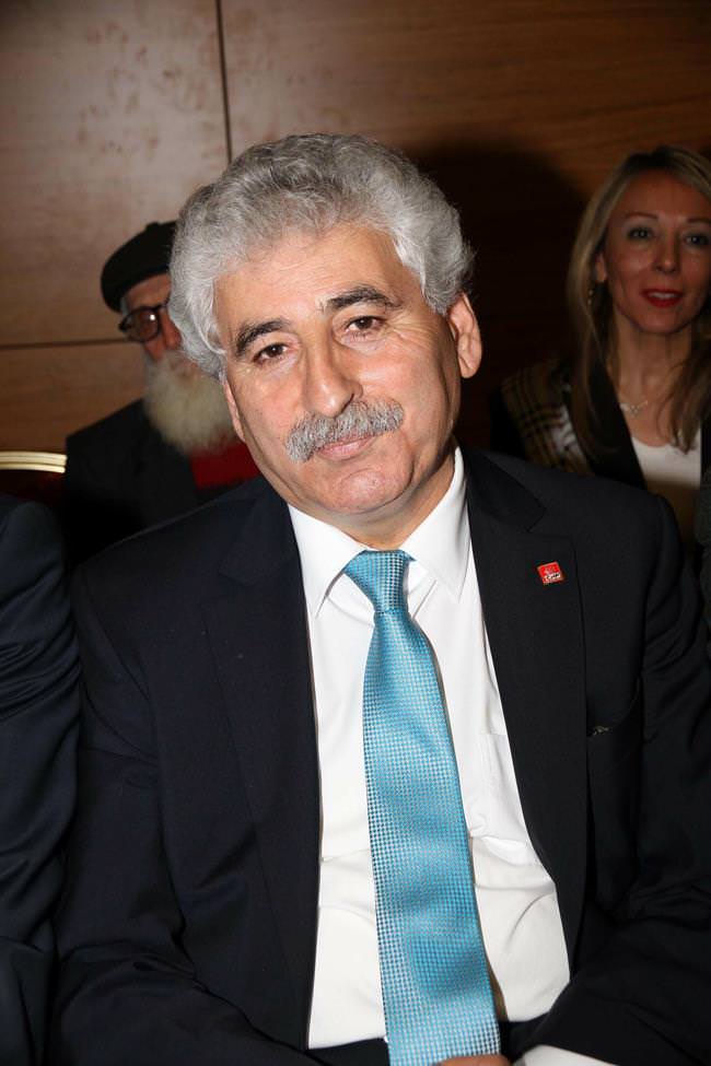 CHP Milletvekili Tüm'e şehit cenazesinde yumruk - 1