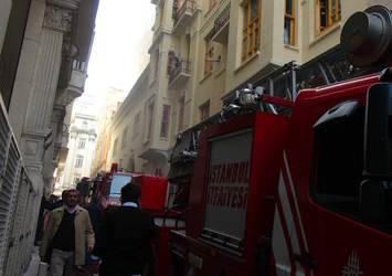 Beyoğlu'nda yangın paniği