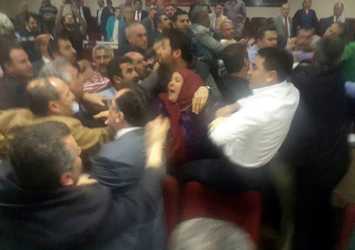 CHP'liler Kılıçdaroğlu'na destek için AK Partililere saldırdı