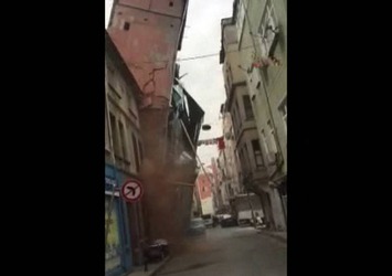 İstanbul'da 5 katlı bina çöktü