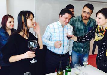 Üniversitede zorla şarap skandalı