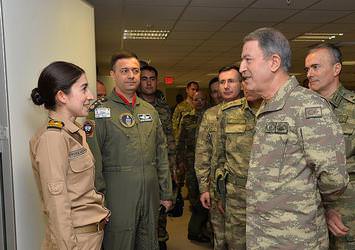 Orgeneral Akar birlikleri denetledi