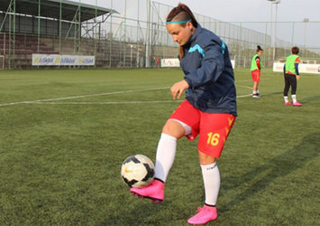 Ağabeylerine özendi "gol kraliçesi" oldu