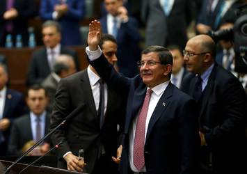 Başbakan Davutoğlu: Biraz önce imzayı attım