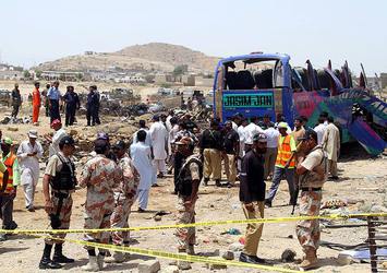 Pakistan'da trafik kazası: 19 ölü